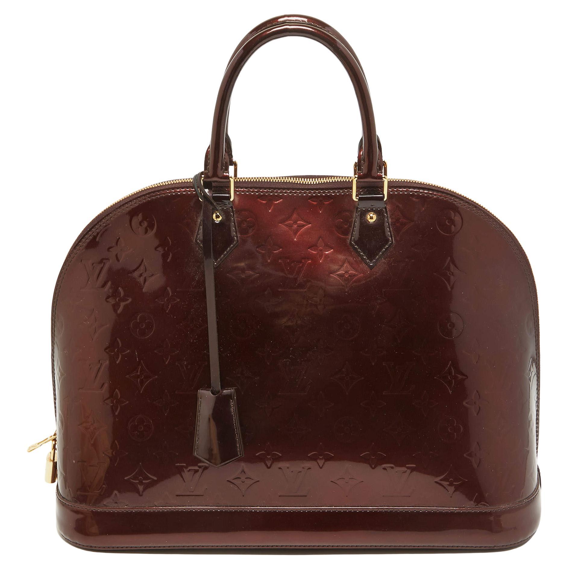 Lot LOUIS VUITTON Sac Cuir vernis Monogram jaune et cuir naturel Garniture métal doré Dimensions 27 x 20 x 7 cm Bag Catalog 735985 Fashion Luxury Accessories Online #27 Lot LOUIS VUITTON Sac Cuir vernis Monogram jaune et cuir naturel Garniture métal doré Dimensions 27 x 20 x 7 cm Bag Catalog 735985 Fashion Luxury Accessories Online
